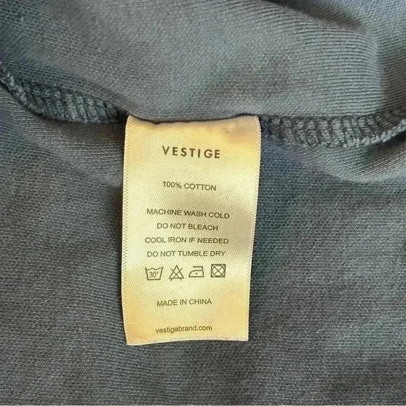 Vestige Lightweight Pullover Long Sleeves With Hoodie - Picture 4 of 4